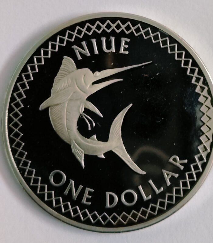 Niue 1 Dollar 2010 proof coin crown size